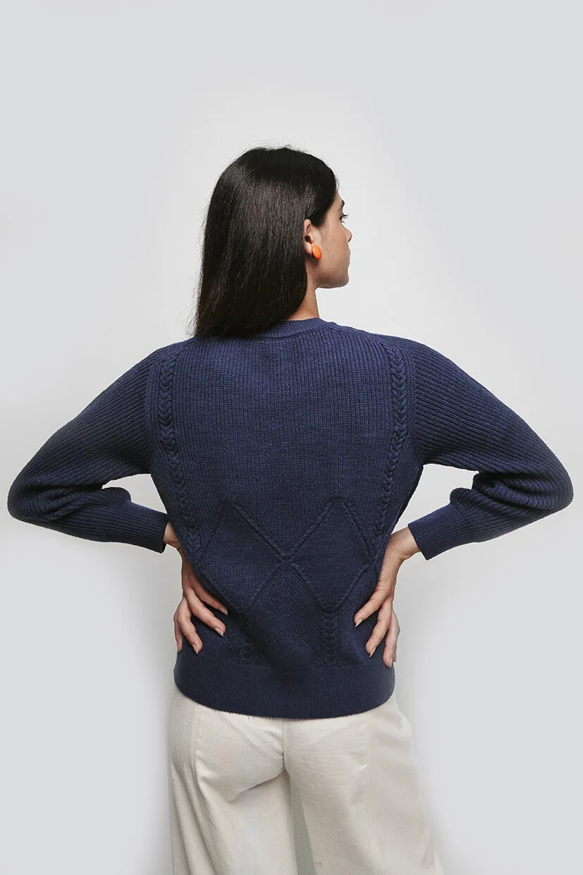 pull pour femme en laine bleu marine côté dos