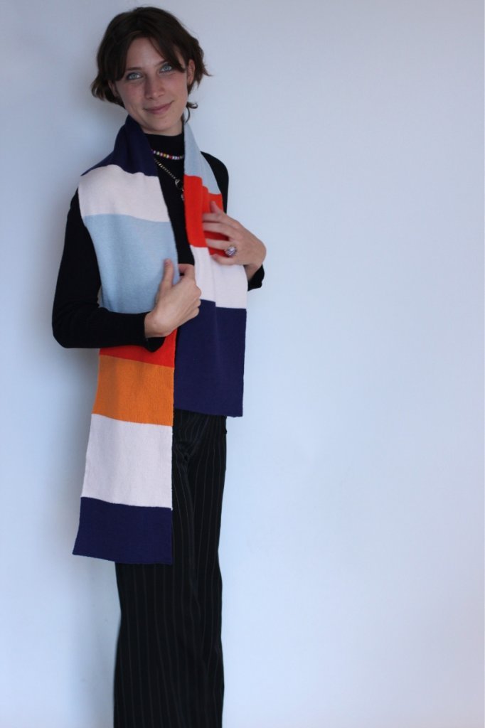 écharpe made in France tricotée à Nice à la demande en jersey double 100% laine mérinos d'Arles coloris rouge orange bleu ecru