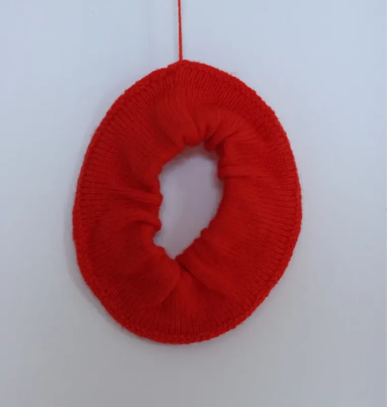 chouchou rouge coquelicot 100% laine mérinos d'Arles tricotée en jersey en France à Nice à la demande